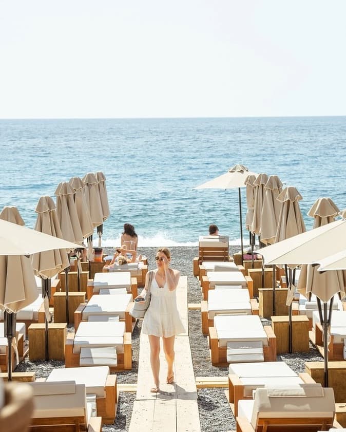 Loungers, Sea, Repeat